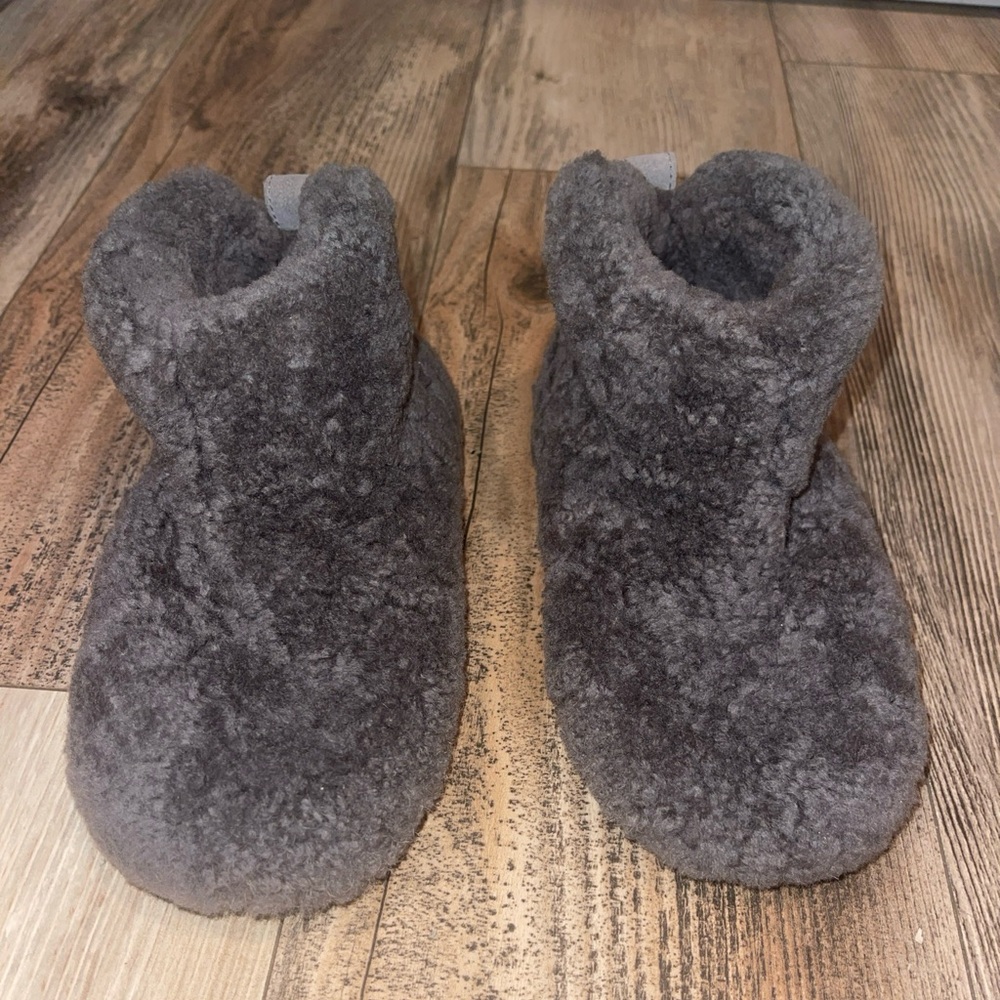 UGG Amary Real Wool Lamb Ankle Flat Suede Soles Slippers Grey Booties Size 6